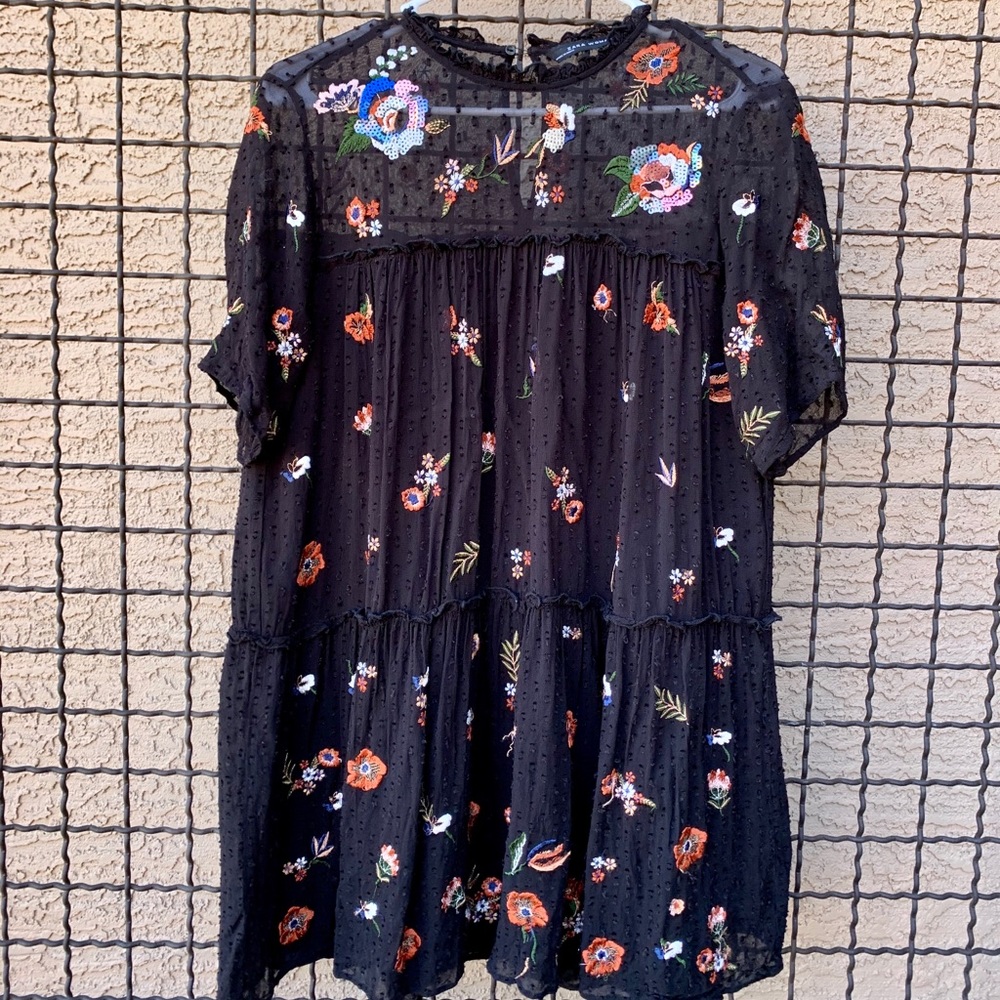 🚨SOLD🚨Zara Short Embroidered Dress